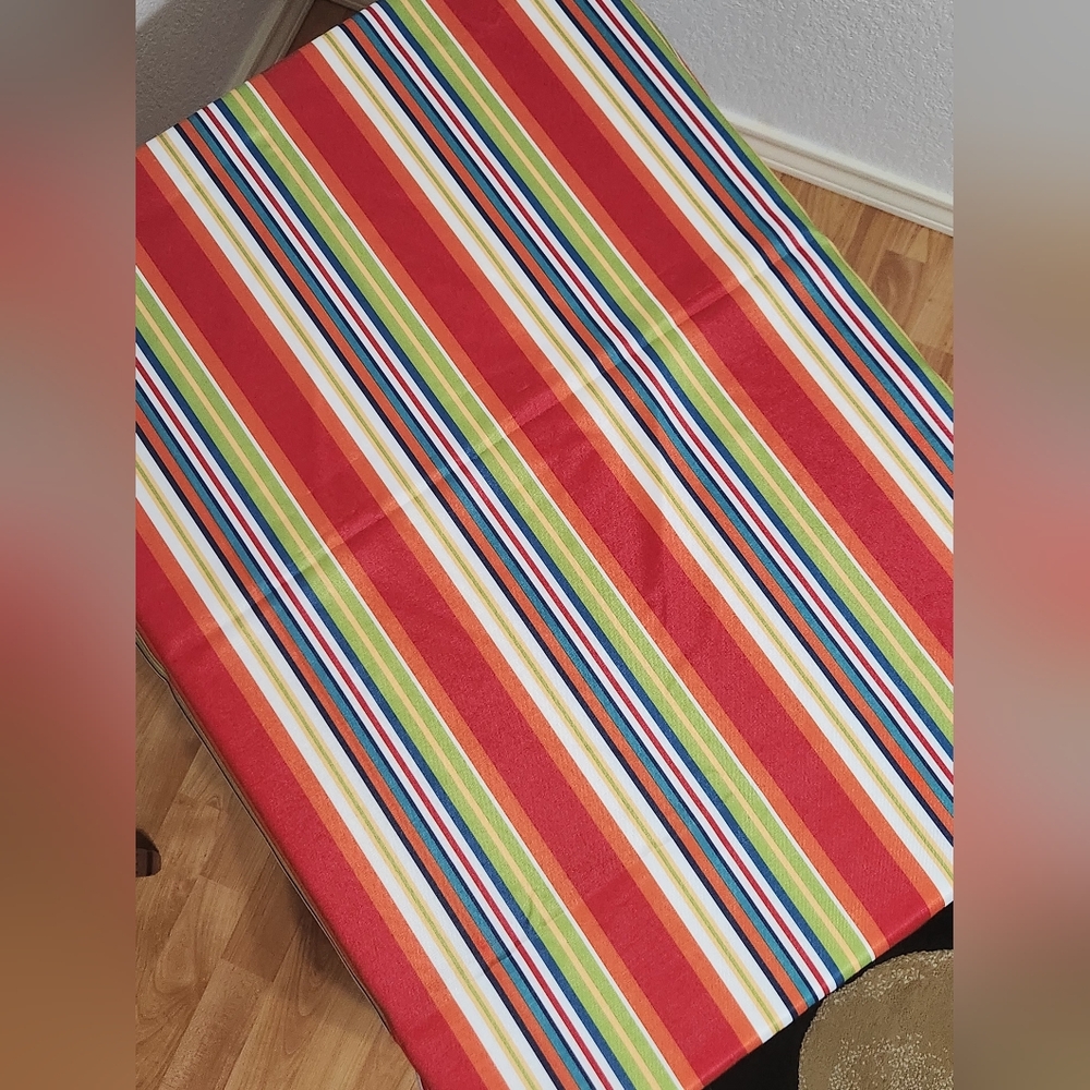 Striped Rectangle Table Cloth - Picture 2 of 5